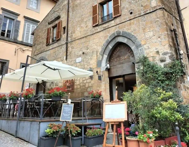 Restaurant in the city center, near the escalators to the Campo della Fiera parking lot and the elevator of Ripa Medici. Traditional food specialites