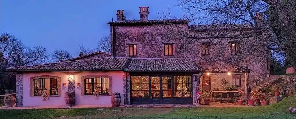 Scopri i piatti genuini del ristorante La Chiusetta, preparati con prodotti biologici a km 0, per un’esperienza gastronomica che unisce tradizione e innovazione nel cuore dell’Umbria.